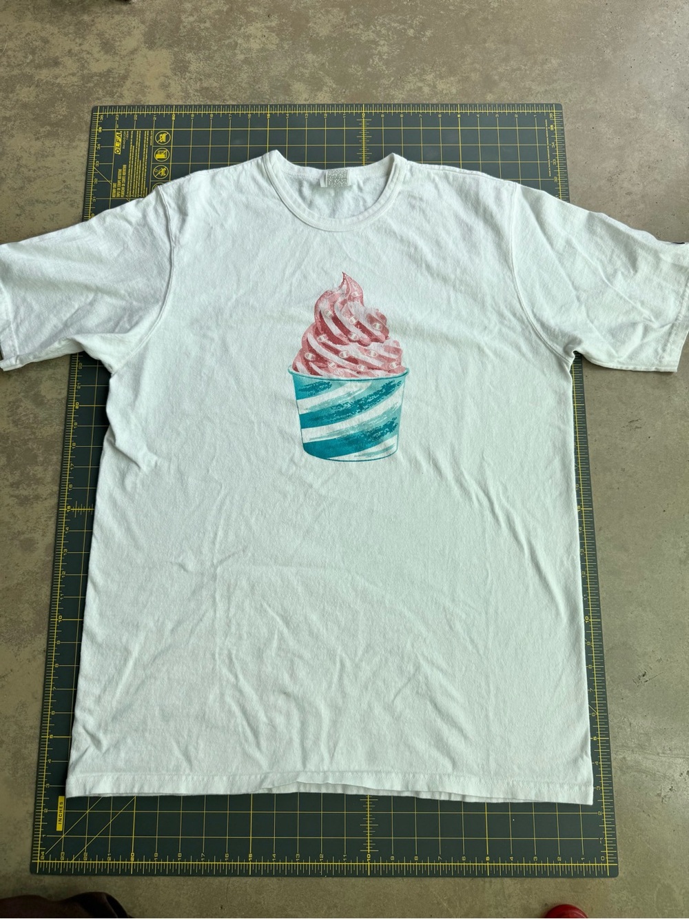Champion Froyo Men’s White Graphic Tee